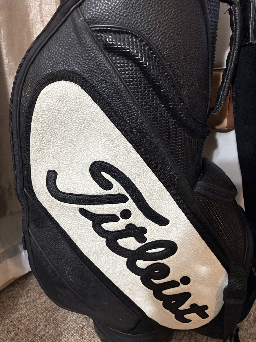 Titleist Black and White Men’s Golf Cart Bag with Bold Logo - Picture 15 of 15
